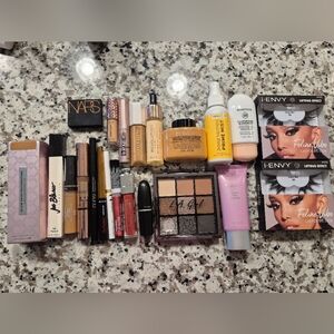 MIXED MAKEUP BUNDLE